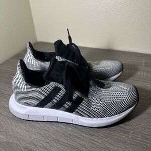 Adidas Mens Swift Run 1.0 IF0569 Black Running Shoes Sneakers Size 8